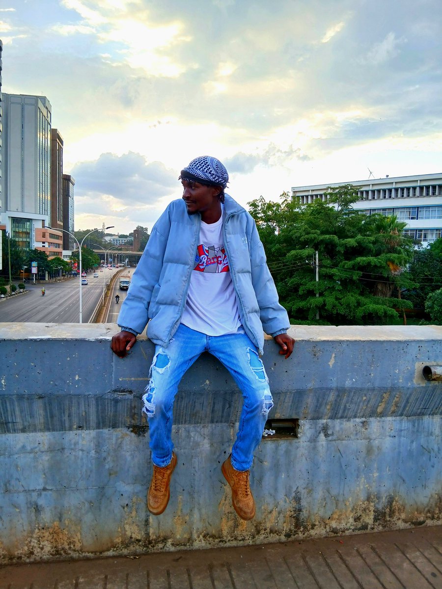 Savo_ke's tweet photo. Nyinyi mko? https://t.co/YFzo2rvoSh