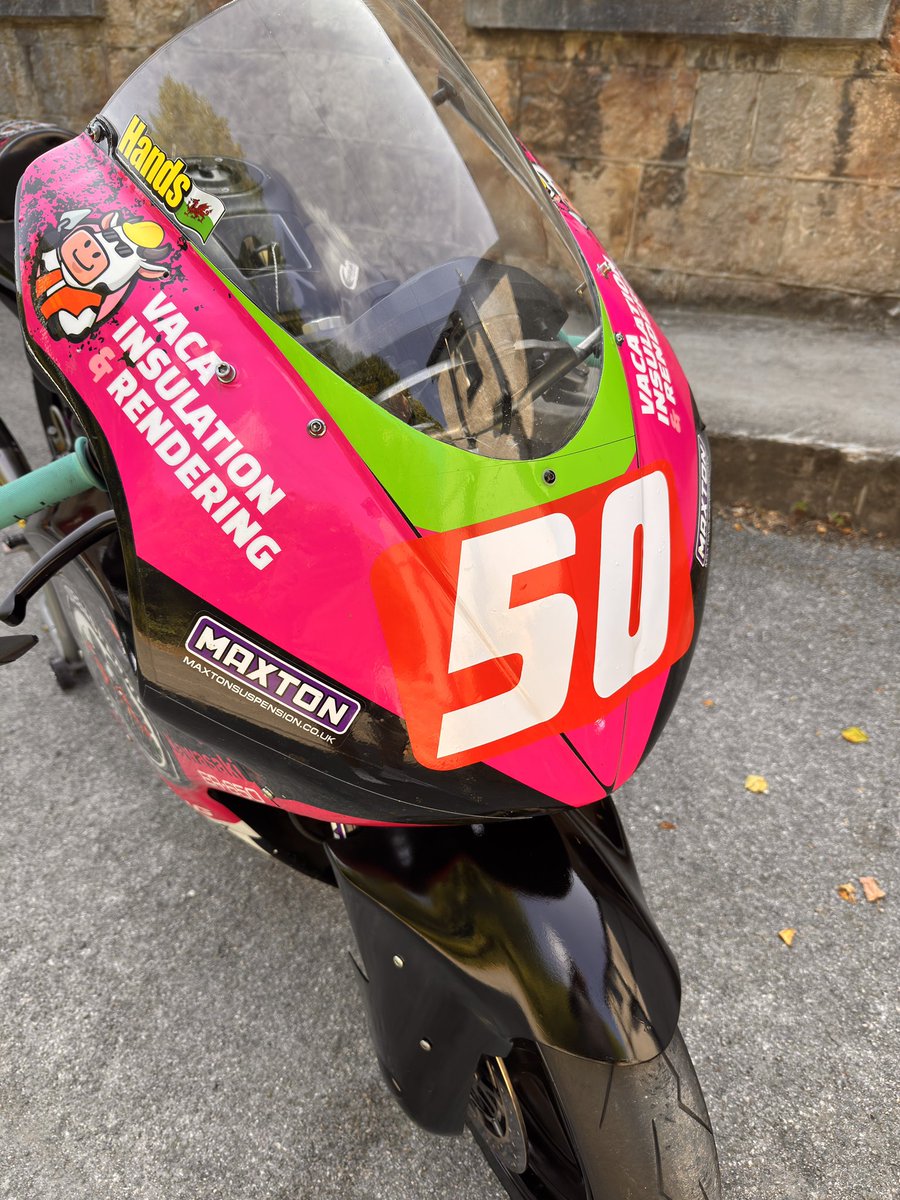 ArranHands19's tweet photo. Well here she is!

Already for the 2026 @ManxGrandPrix ( can’t believe I’m actually saying it! )

Massive thank you to everyone that’s got me here especially @gazzadaz & @QueensferryMoto . They said they’d get me there and they’ve done it!

Massive thank you as well to @RichieClarke33 for taking a punt and believing in me 💪��

Thank you to everyone else who’s helped out this year 🏁💪🏻🇮🇲

@ProBikeUK 
@RogerRedline 
@PMPlantSvcsIOM 
@houstystwits 
@JewellTraining 

Slight change in the front mudguard as it’s now all black and blank 😜 If anyone wants some names or company names on there then please drop me an email - Arran.hands85@gmail.com