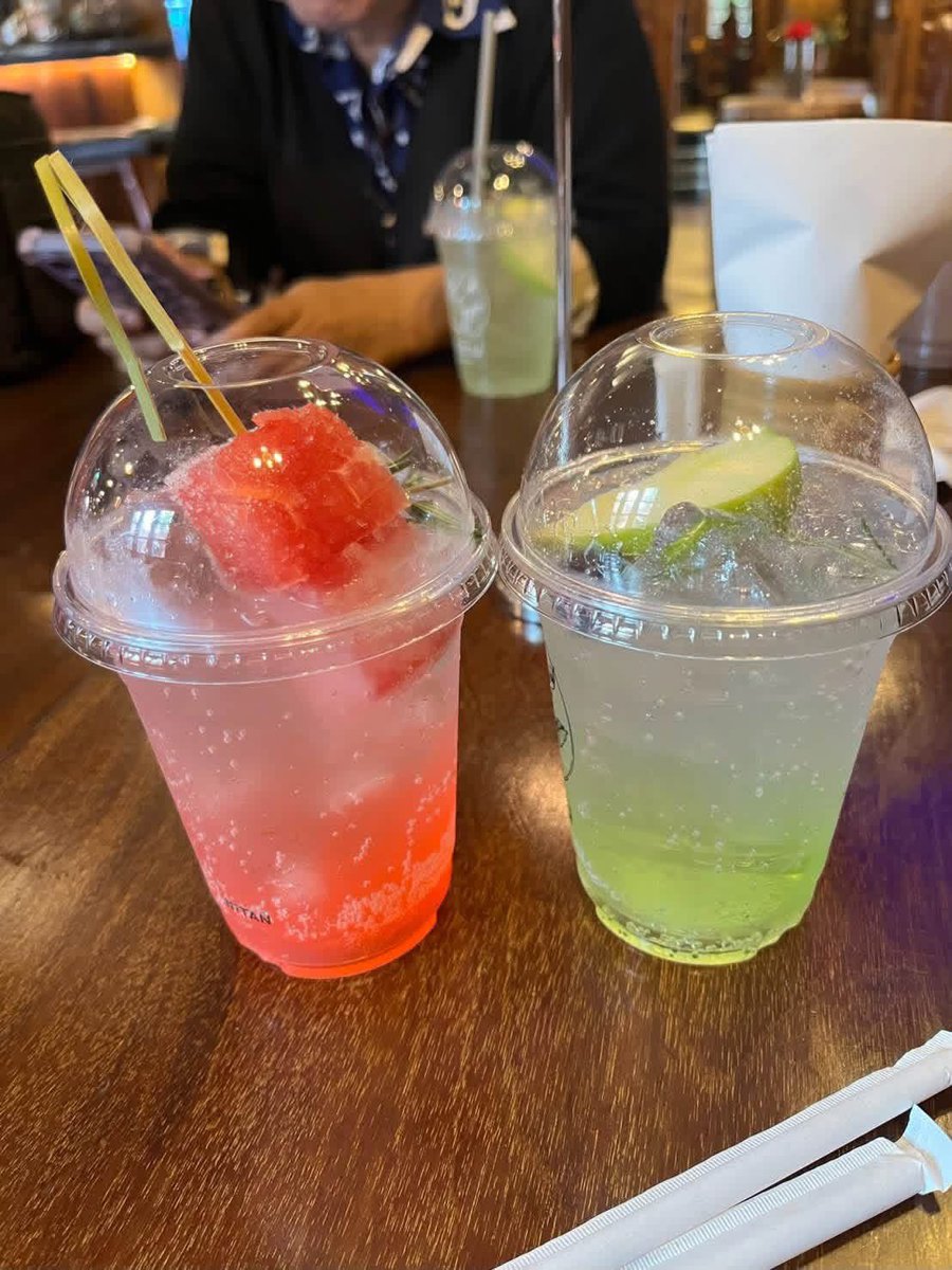 Minewinz2's tweet photo. อยากกินน้ำผลไม้โซดา 💦 😋 https://t.co/6tib99pMAq
