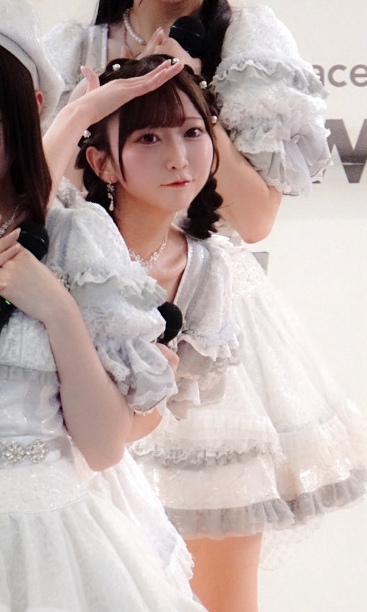 oshimen3150's tweet photo. 本当に画質がゴミで悲しいけどこのひょっこりしてこっち見るあいちゃんキューアグだから供養、、 https://t.co/xyZXP1F6qK