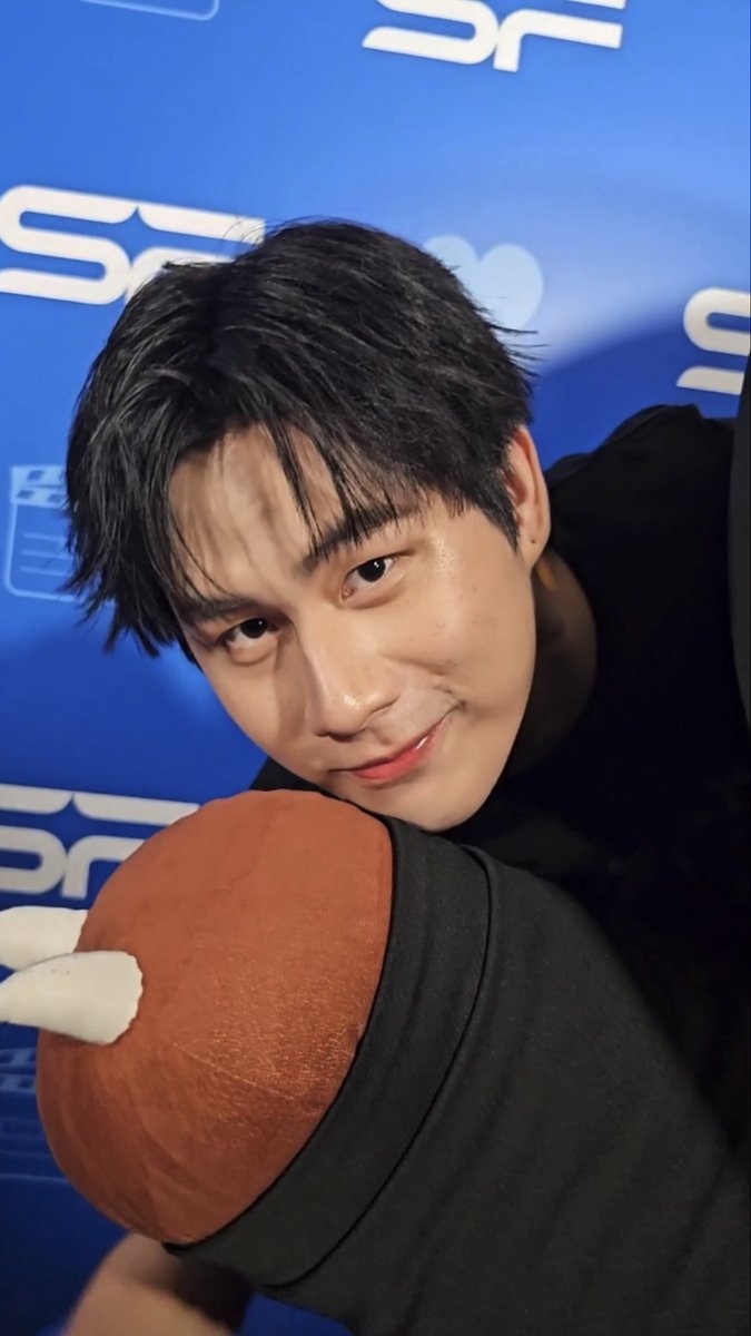 rosea_ple's tweet photo. แขนน้อนสำรวยพร้อมปะป๊าจะเอ๋~~ น่ารักม้าด!!🦥🤏🏻✨

NNPPWNS WATCHING MOANA

#SFxNaniPremWinny
#SFxNeonaPaodySamruay
#winynny #SAMRUAY https://t.co/xfVPm0wmRs