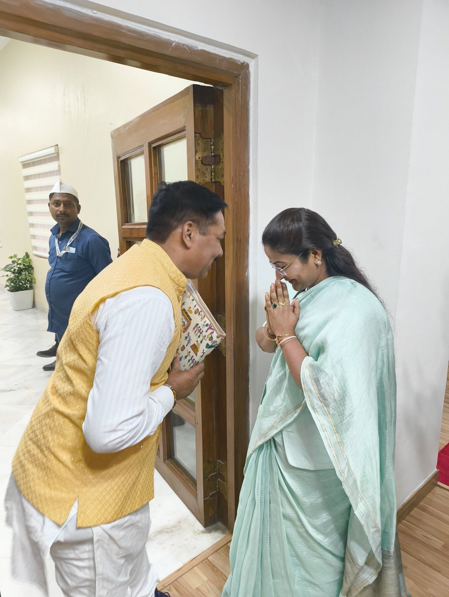 RAKESHPARTEY5's tweet photo. माननीय राज्यमंत्री  दीदी श्रीमती प्रतिमा बागरी को जन्मदिन पर हार्दिक बधाई एवं शुभकामनाएं। @Pratimabagri https://t.co/87irWpqxYF