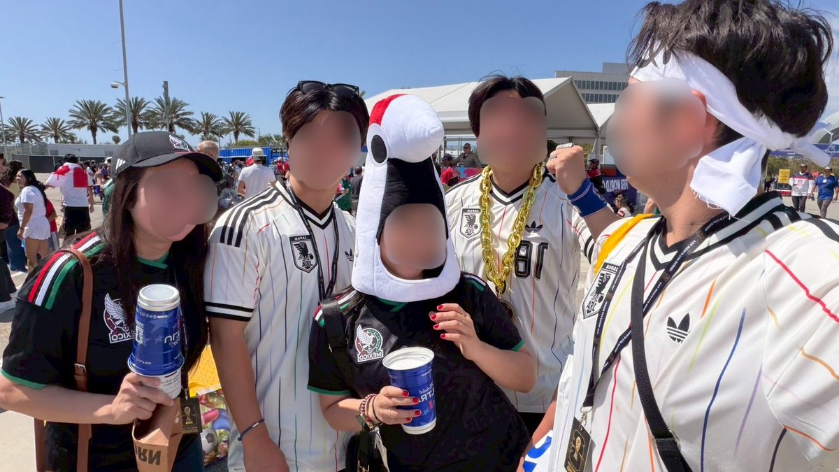 shu_na_yu_yu's tweet photo. FIFA World Cup
カナダ代表 - 南アフリカ代表

キヅール、被鶴は大人気でした https://t.co/3F0JikrWVZ