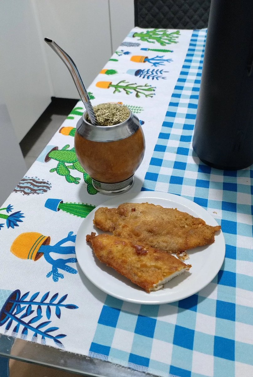 pablomenaa_'s tweet photo. @pablopampliegac y su mejor comida es un menú infantil https://t.co/5JcDtevcoD