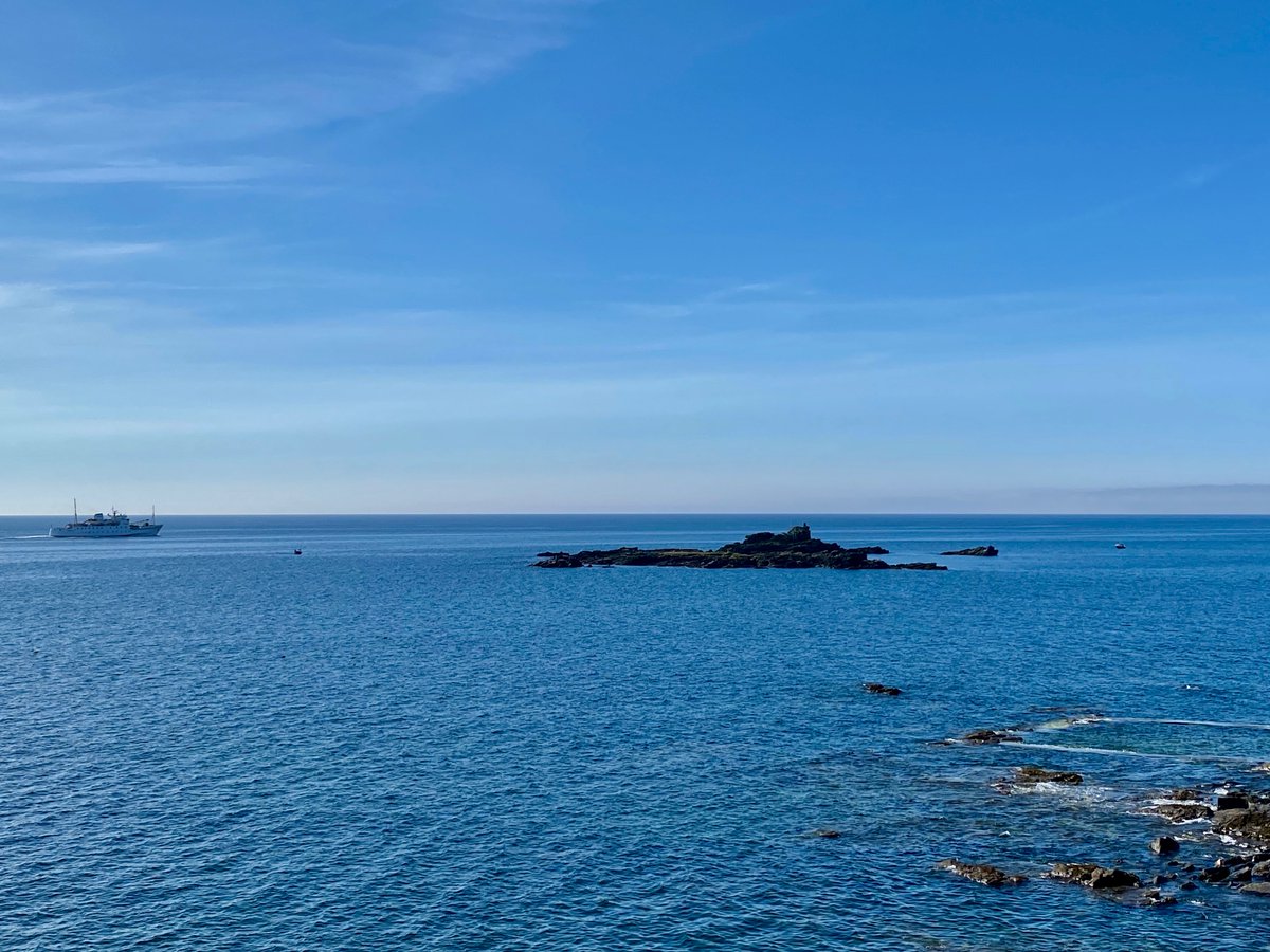 bakrim2000's tweet photo. Summer days in γγπ βοΈπ
#mousehole #cornwall https://t.co/PT43kq36Im