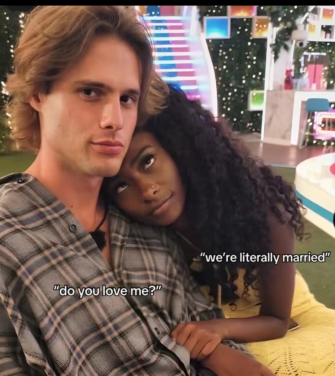 BrinityBeyond's tweet photo. kiss the ring bitch !!! leave her and her man alone❤️ https://t.co/9UOLnNmRIv