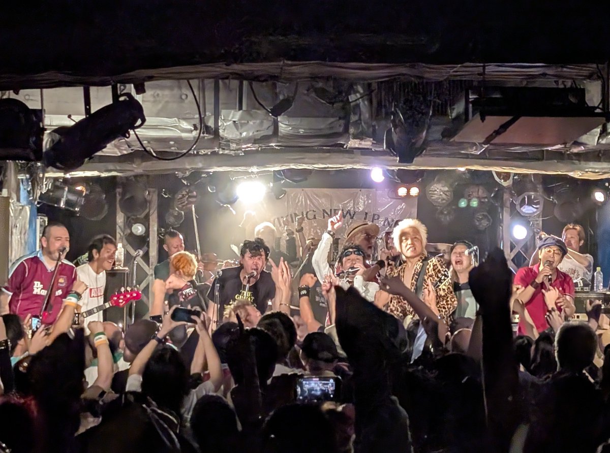 JUNIOR_JPN's tweet photo. 海の日ライブ、ご来場誠にありがとうございました‼️
各メンバーの所属するバンドの皆様、DJの皆様にも大感謝です🙇
そしてJUNIORの30年を支えてくれた大勢の方々、本当に本当にありがとうございます！！！これからもJUNIORこその音楽を続けていきます🎙️ https://t.co/fZ1UD4OtU5