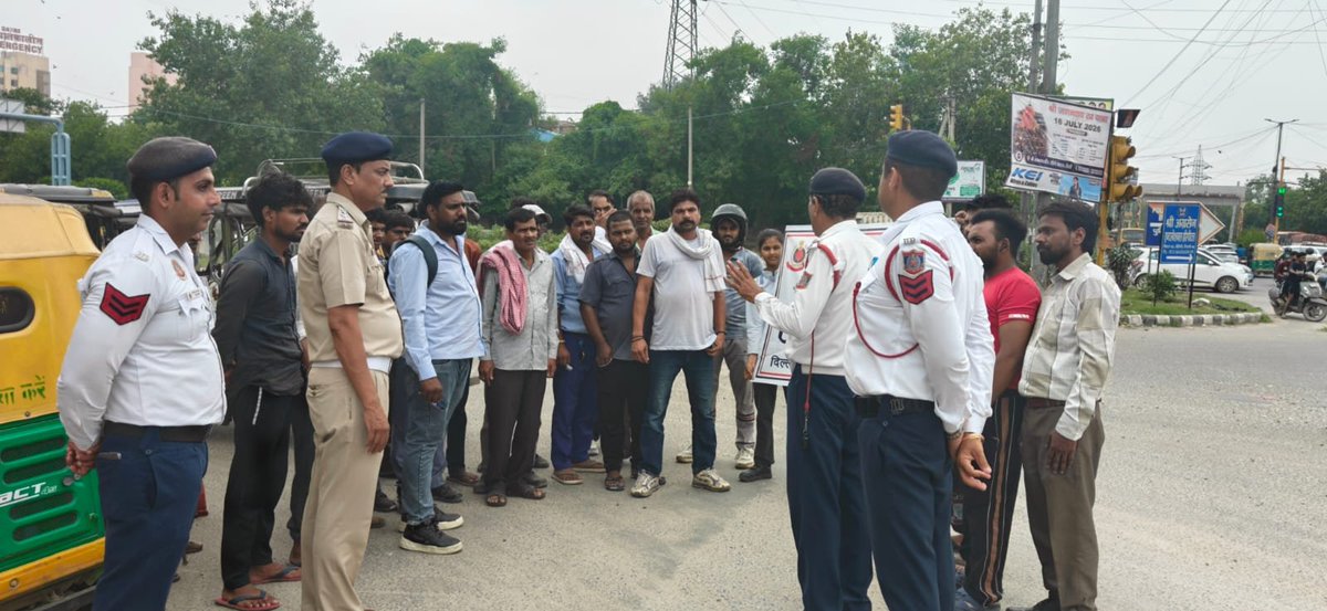 DCP_T_NR's tweet photo. 🚦
Delhi Traffic Police, Northern Range
*#TrafficPathshala* का मकसद: Education First, Enforcement Next
Red Light | Wrong Parking | Speeding | Tinted Glass
अब कोई बहाना नहीं चलेगा।
Follow Rules. Avoid Fines. Save Lives.
@dtptraffic @DelhiPolice @LtGovDelhi https://t.co/HvtnUJEscj