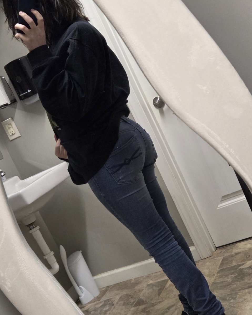 Bleh79483's tweet photo. Moot hunt because I want people to lwk use me
I’m Jess
18
Im from the uk
Bi
Sub
Non binary
I love older guys
Pretty skinny
Soft and hard kinks
Ask for pictures 
DMs opennnnn

Pics for attention 
#moothunt〃・ #bi #sub #puppygirl https://t.co/LOclDOtm3f