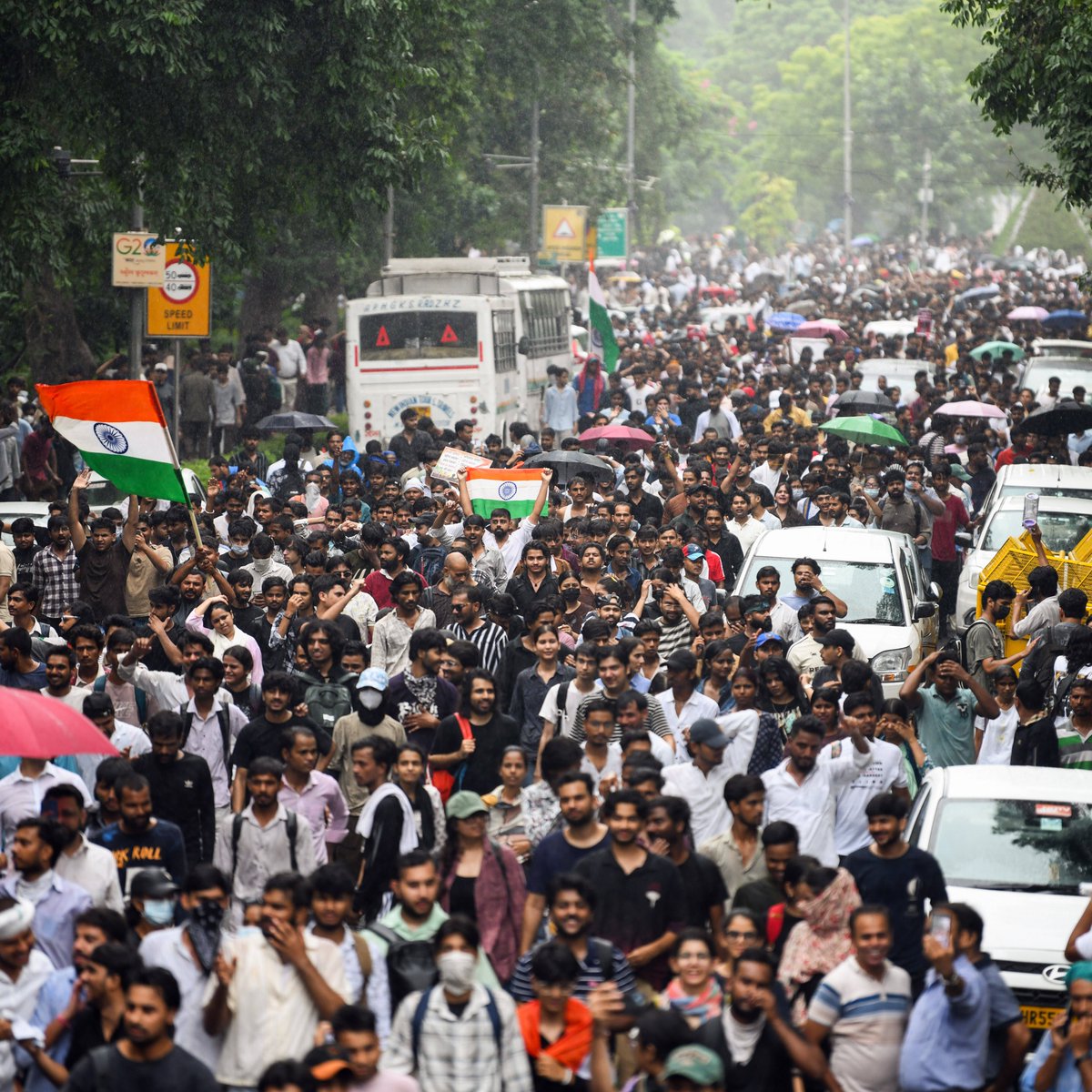 pubity's tweet photo. India's 'Cockroach Janta Party' and various political groups defied police orders and marched on Delhi.

The tens of thousands of protestors are calling for the resignation of the country's education minister. https://t.co/w6MNC10tKb