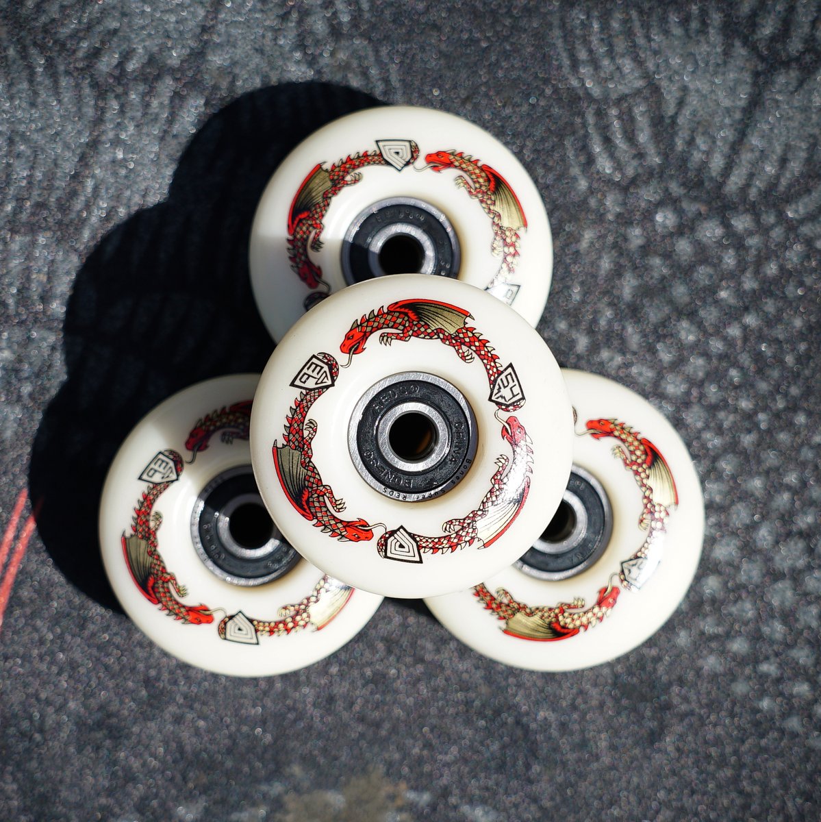 PowellPeralta's tweet photo. Quality and performance guaranteed.
54x34mm #DragonFormula 93A combined with @Bonesbearings Super REDS πβ«οΈ
DF93s roll well over rough ground while still having the ability to slide and grind, unlocking a greater range of terrain and new spots. https://t.co/yHQLAje5Zy