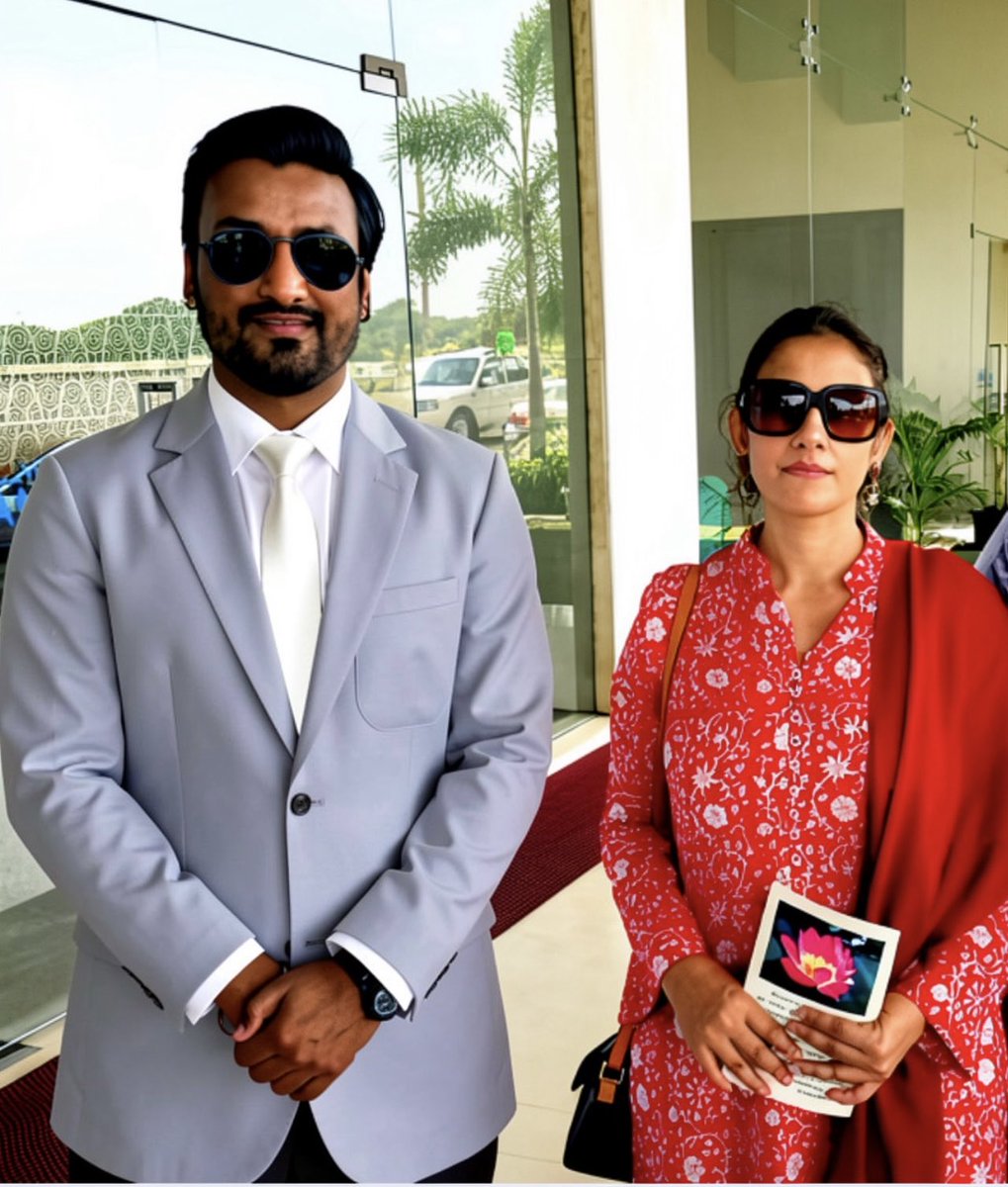 SuchhiKumar's tweet photo. Memorable click with my favourite actress Manisha Koirala.. #manishakoirala #suchhikumarrisingstar #suchhikumartvhost #suchhikumaractor . #Defimedia #DefimediaInfo #RadioPlus #MauritiusIsland #Mauritius #mauritiusisland #IleMaurice #PortLouis #Mauritius #ExploreMauritius https://t.co/vWy7zXxCS3