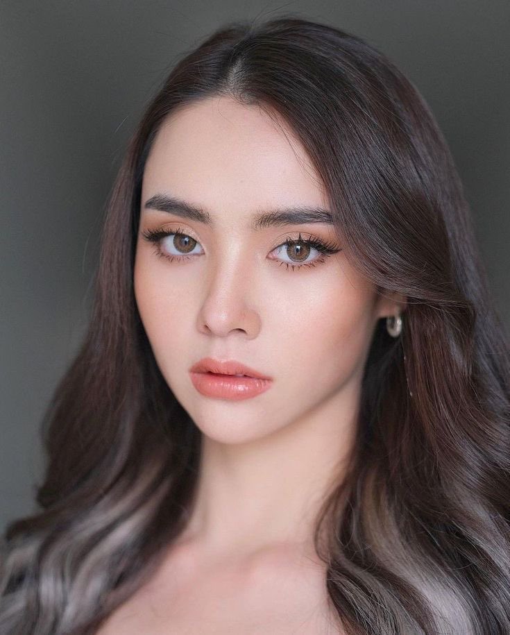 afternoonetime's tweet photo. ดาราไทยส่วนใหญ่ไม่ค่อยแต่งโตวอินนะจะแต่งThai makeup กับผสมสายฝ.หน่อยๆ มีแค่ไอดอลมั้งที่ชอบแต่งโตวอิน https://t.co/aVs1oFgyUc