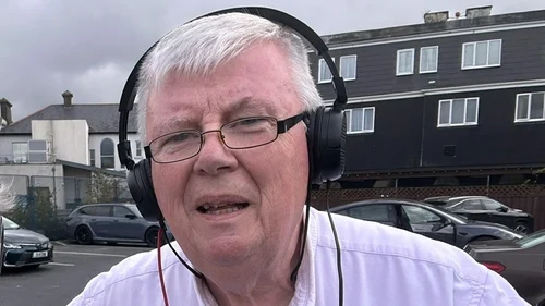 NatureRTE's tweet photo. On #MooneyGoesWild from 10pm tonight on @RTERadio1 We celebrate 30 years of Terry's @mybroadcasts unforgettable wildlife reporting, from rare moths and goats protecting Howth from wildfire to fossil hunters, elusive ducks and robins nesting in a barbershop https://t.co/sGZ3gaf81e https://t.co/xwuZytgbhF