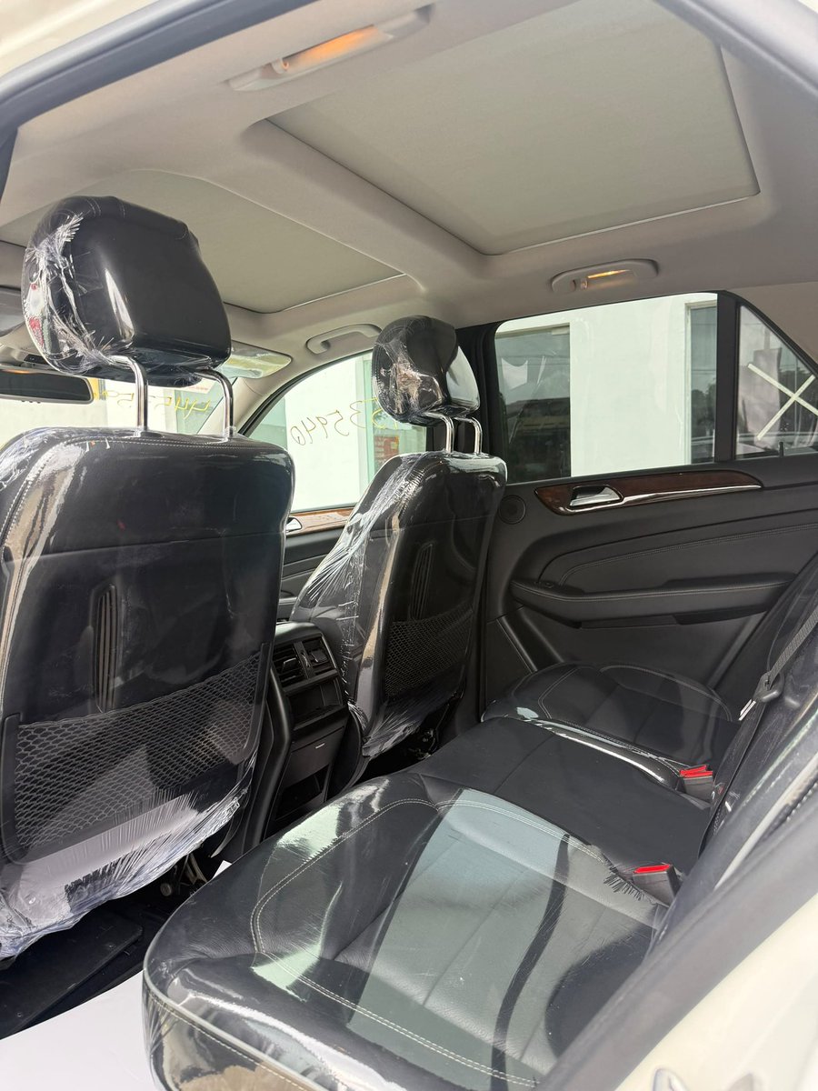 KingFadAutos's tweet photo. 2014 Mercedes Benz ML350
Foreign Used, June 2026 Import
Thumbstart, Pano Roof, First Body
Accident Free, Low Mileage
Lane Assist, Reverse Camera, Power Boot
Engine, Gear And AC Perfect

Price: ₦28m
Location: Egbeda, Lagos https://t.co/LFnBPskmZb