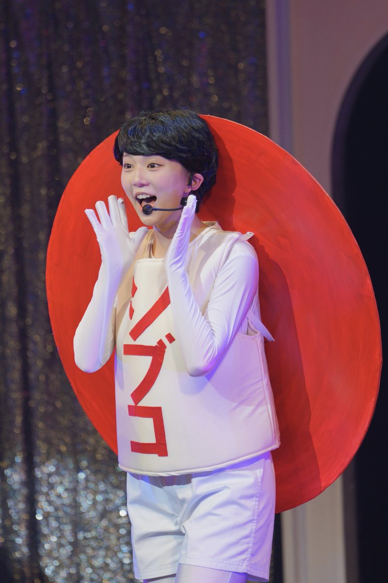 mar_3mar_3's tweet photo. しぶいちゃん
去年の渋新聞に続いて今回は自作のシブコの絵を破いて登場。撮れてないのが残念ですが、いつも楽しませてくれてありがとう。
2026.7.18 大阪　昼　森ノ宮ピロティホール

さらに休みの最後はサマステも楽しませてもらえました。

#HKT15周年ツアー
#渋井美奈 https://t.co/iU4qdYr8Dt