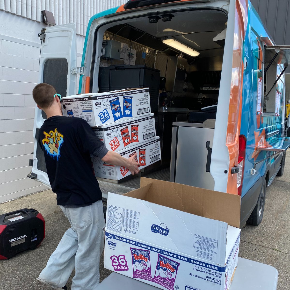 HopeMission's tweet photo. “For some youth, work feels intimidating or out of reach.”

Hope Mission’s food truck gives youth their first job alongside ongoing mentorship.

Read more through the “News” link in our bio. #yeg https://t.co/XLlmMIy1Py