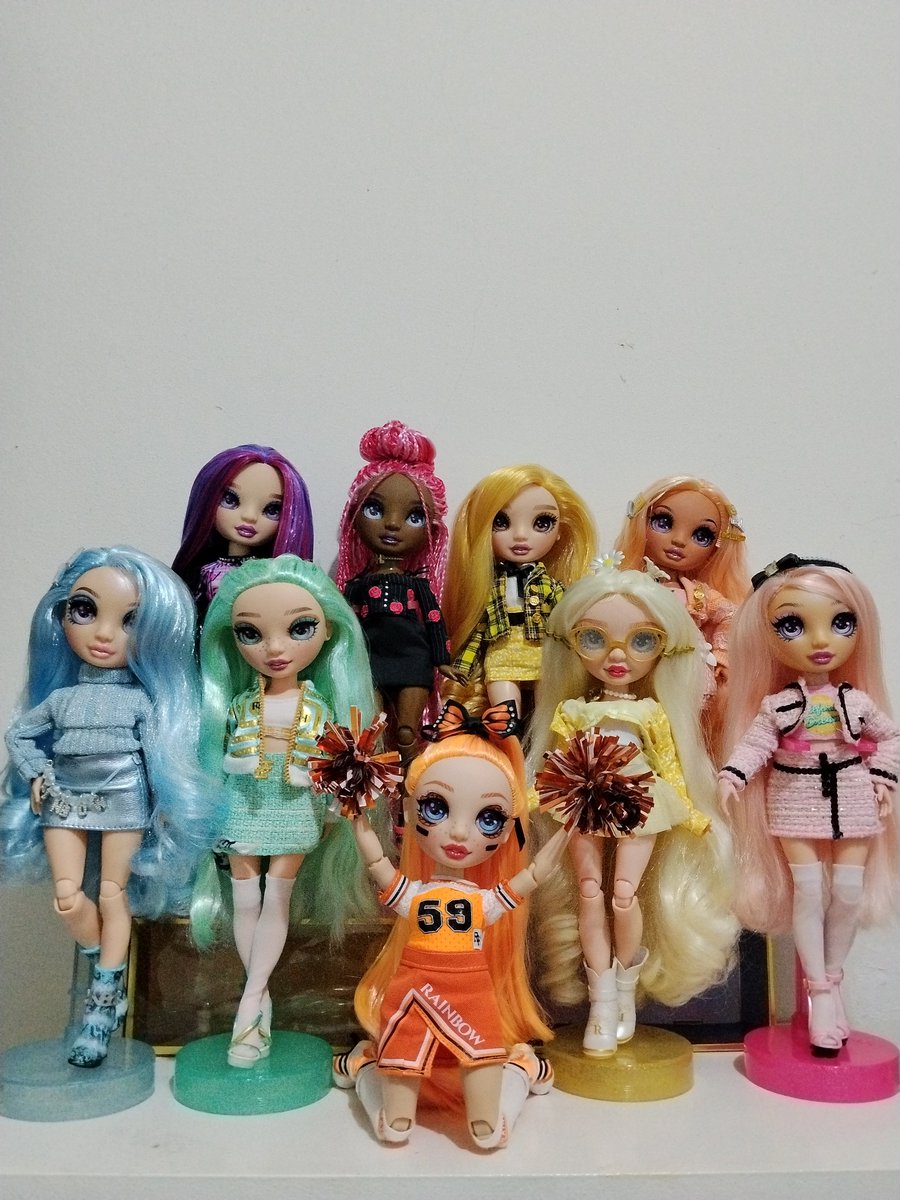 HouseSwans's tweet photo. Todas as meninas reunidas ❤️🧡💛💚💙💜🩷🩵

#rainbowhigh #Doll https://t.co/irkdXcwJr5