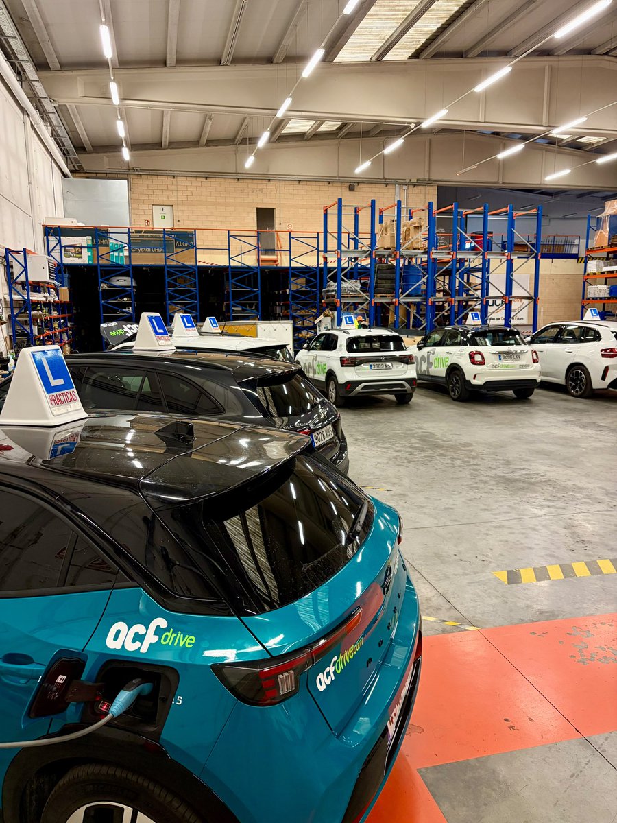 acfdrive's tweet photo. ¡Casi al completo en estas fotos! Una gran flota al servicio de la formación para particulares y profesionales 🚛🚗🚌🚜

#Formación #Logística #Transporte  #carnetdeconducir #Huesca #Innovación #FormaciónProfesional https://t.co/cctHGrhR6Z