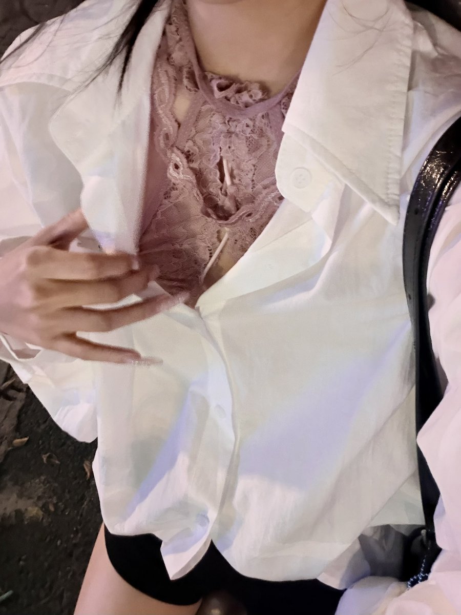 C7psc's tweet photo. 当对面问我今天的ootd是什么，我拍照就这样心机😋 https://t.co/auyJfkDKPF