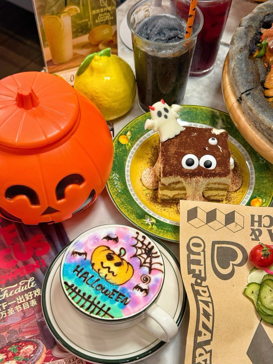 radek202's tweet photo. Pumpkin spice u0026 everything nice! Our Halloween special feast is here—juicy roasted turkey, spiced pumpkin soup, and sweet candy apple sides. Limited spots! https://t.co/2ww56PgEO1
