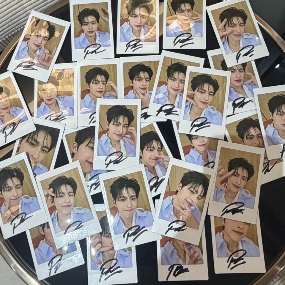 ItsSkinTH's tweet photo. 💫รูปโพลารอยด์ 30 แอค แบบคิ้วท์ทึ🐻🤟🏻 
ยังรอทุกคนอยู่น้า 

📍กดสั่งซื้อ Special Box Set น้องปอนด์ 
แล้วมาลุ้นโพลารอยด์กันน้า 

#ITSSKINxPondLIVE
#ITSSKINxPondNaravit #ITSSKINxPondSpecialBoxSet
#ITSSKIN #ITSSKINThailand #ppnaravit
#SnailCollagenActiveCream #PrestigeCreme2xDescargot