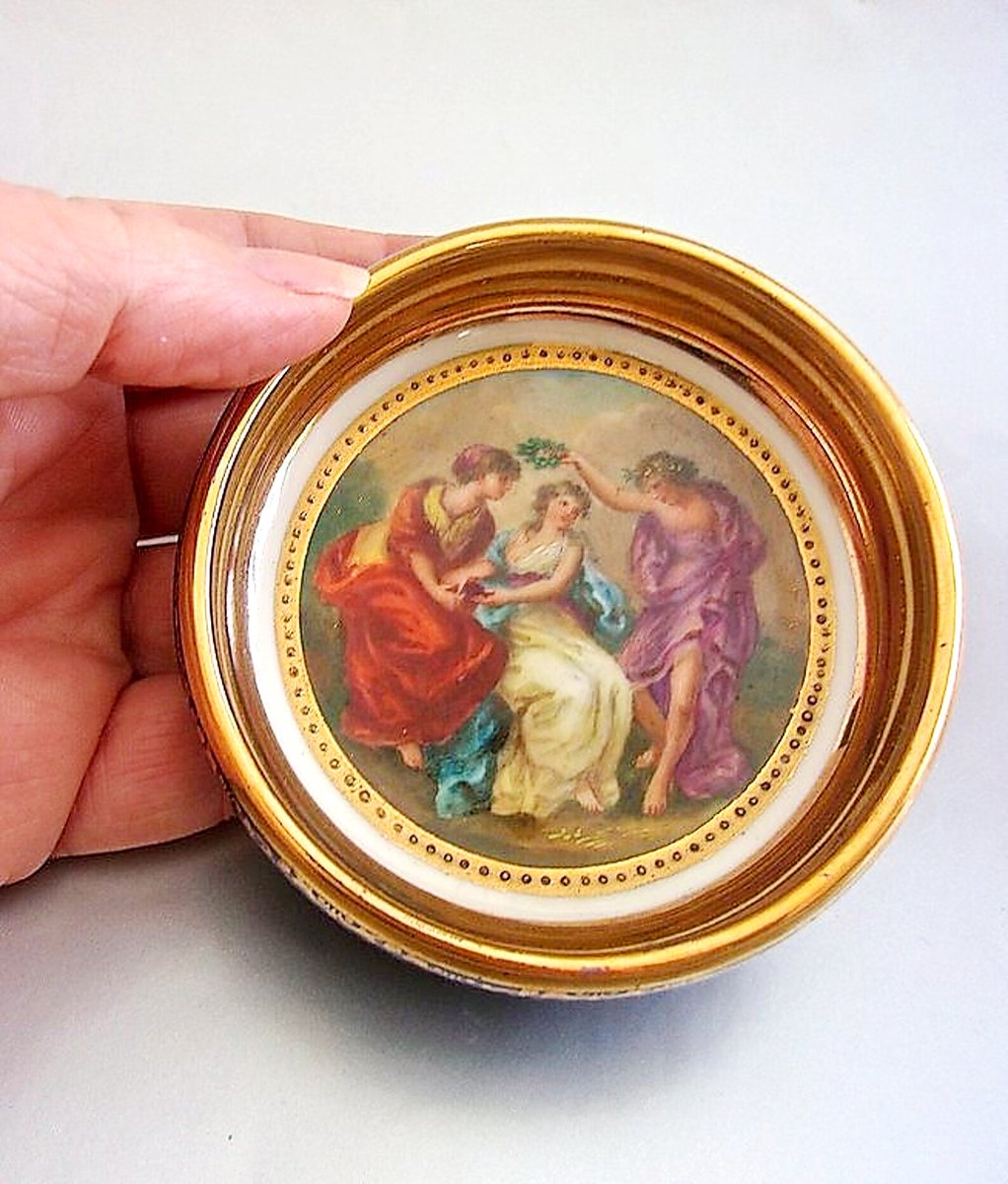 renaissancefai's tweet photo. Vintage Czechoslovakia Porcelain Trinket Dish MZ Altrohlau, Hand-Painted Classical Scene, Gilded Accents, CM-R Mark
https://t.co/2eHX8qptOf?
#trinketdish #vintage #Czechoslovakia #Czech #porcelain #ringDish #MZAltrolau #darkBlue #people #CM-R #Starorolsky #goldgilt #collectible https://t.co/EMGBPPRT6o