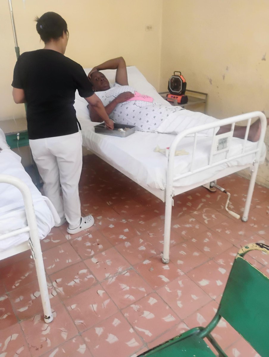 PolMachacoGbcoa's tweet photo. Sala de Observaciones Policlínico Docente Ángel Machaco Ameijeiras

Atención esmerada a los pacientes que requieren su estancia en esta sala para garantizar una pronta recuperación de su salud https://t.co/m56yQor0MD