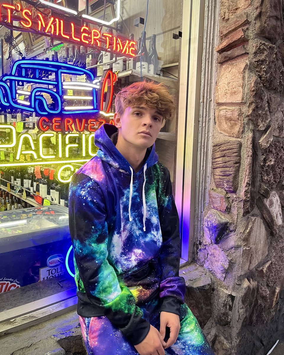 Fireligtfi's tweet photo. Neon nights ✨

Feat: https://t.co/YtTZnBBmb7

#ravewear https://t.co/x7zsGo3DcE