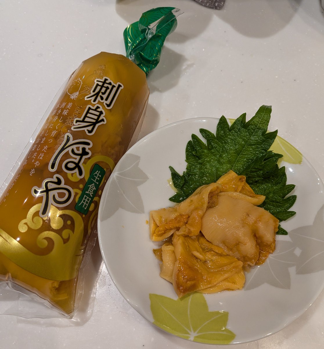 UshiCro's tweet photo. これまた出先で買ったホヤ
昨日も食べたけども今日も食べた
うめーなこりゃ
やすいし https://t.co/nCezblL830