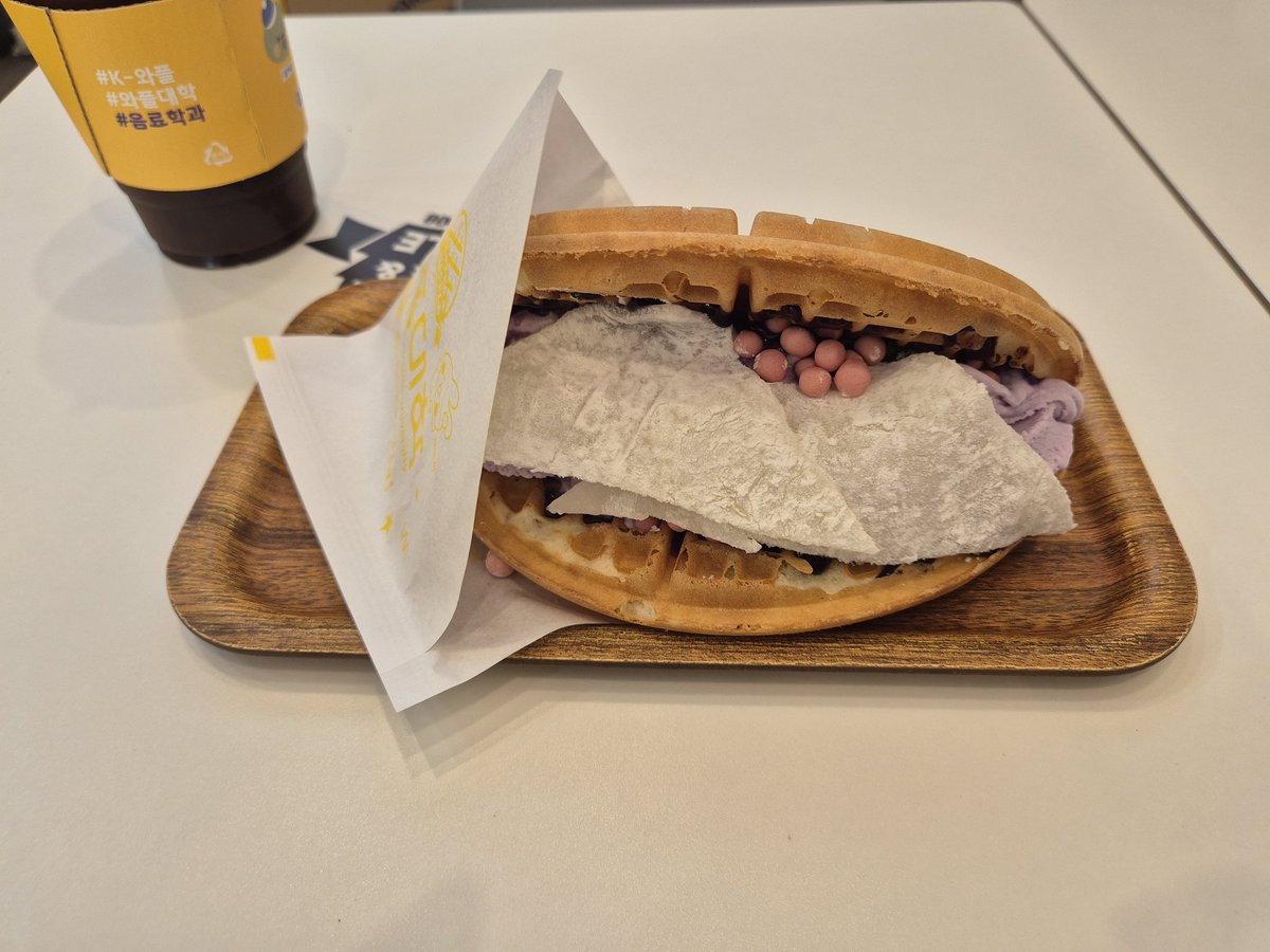 69chois's tweet photo. 우베 와플 넘맛있음!! https://t.co/0PYH1m8yvO