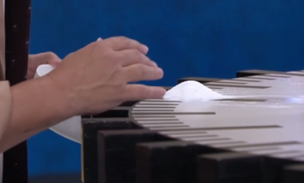 BBFeedsFairy's tweet photo. Angela couldn't see what she was doing and dumped a pile of Splenda on the table #bb28 https://t.co/DJ5zcSTVL2