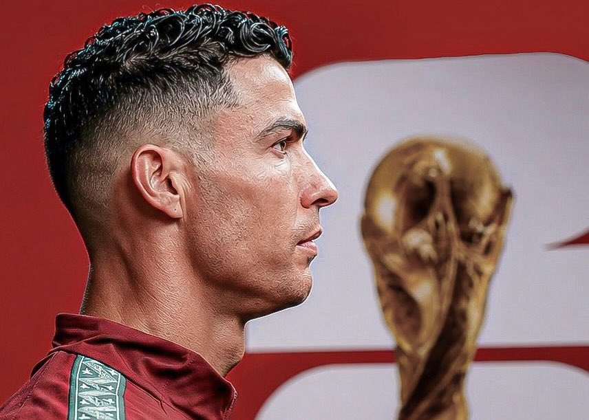 AndreiDubois's tweet photo. Es totalmente lógico que una carrera sostenida sobre el gol y la potencia física, pero carente de visión colectiva, termine sin el trofeo más exigente del planeta. El Mundial no perdona a los futbolistas que juegan para su lucimiento personal, y Cristiano Ronaldo nunca tuvo la capacidad táctica ni el liderazgo para elevar a su selección en los momentos decisivos. Su ausencia en el altar de los campeones del mundo simplemente pone las cosas en su sitio y confirma que nunca perteneció al escalón de los verdaderos gigantes de la historia.