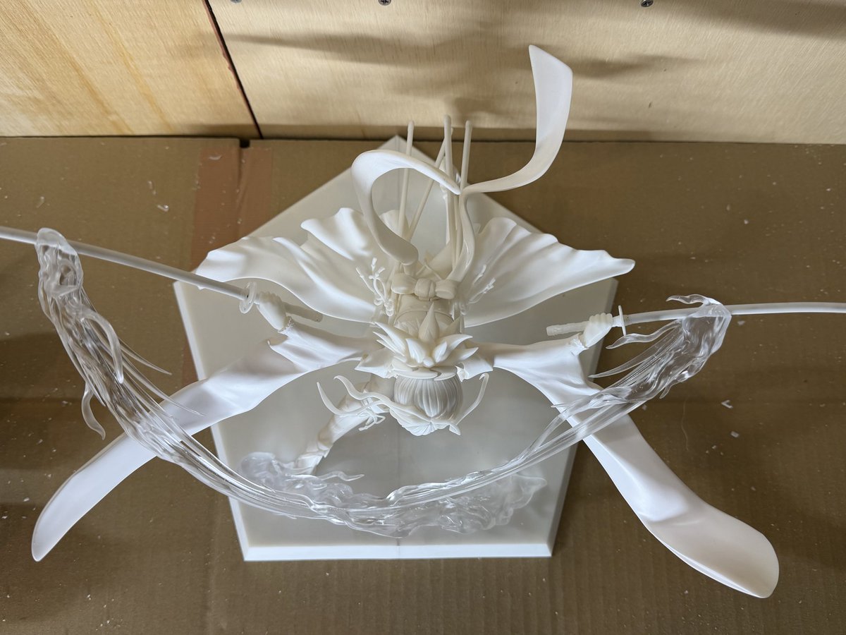 BooL_3d_factory's tweet photo. 仮組写真
細かいパーツの調整が大変すぎて芋虫のようなペースでここまで辿り着いたけど、なんとか明日から塗り始められそう、、、。

どう考えても1カ月くらい遅いですね。
残り5日。なかなか震えるシチュエーションですが、やるしかない！

#wf2026s
#fgo https://t.co/exAR7fgirM