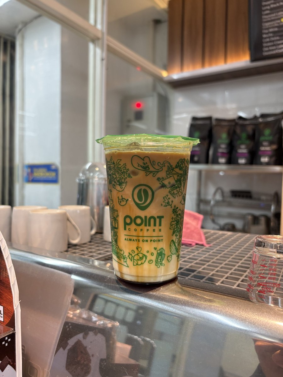 sandroloebis's tweet photo. Selain harga diskonnya, yang bikin seru adalah pilihan MISTERY dari menu itu sendiri. Jadi penasaran buat mampir, menu apa yang jadi pilihan di Senin itu. Dan hari ini, menu I Like Monday goes to Oat Aren Latte.

Good job, @pointcoffeeid 👏🏽☕️ https://t.co/KVjrSYbSx9