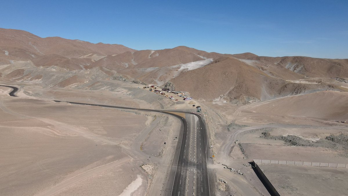 ProInversionPe's tweet photo. ✅️ Este proyecto se ejecuta mediante la modalidad de Obras por Impuestos, con una inversión de S/ 217 millones, gracias al trabajo conjunto del Gobierno Regional de Arequipa y el consorcio conformado por @interbank, Yura y Cerro Verde, representada por Urbi Proyectos. Se estima que beneficiará a más de 1.2 millones de usuarios.

📣 "Obras por Impuestos sigue creciendo como un mecanismo que impulsa la integración regional. Arequipa ha confiado en esta herramienta, posicionándose como una de las entidades que más lidera este tipo de inversiones. Esta obra es estratégica para hacer realidad el corredor logístico del Sur que nos va a permitir conectar con Brasil y el Asia", destacó el titular de PROINVERSIÓN.