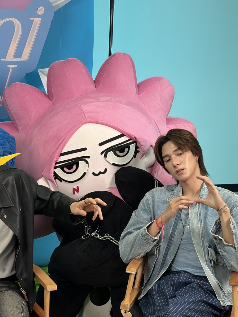 littlenuaa's tweet photo. ทำไมหน้าเหมือนกันขนาดนั้น https://t.co/fs4WLWGqHq