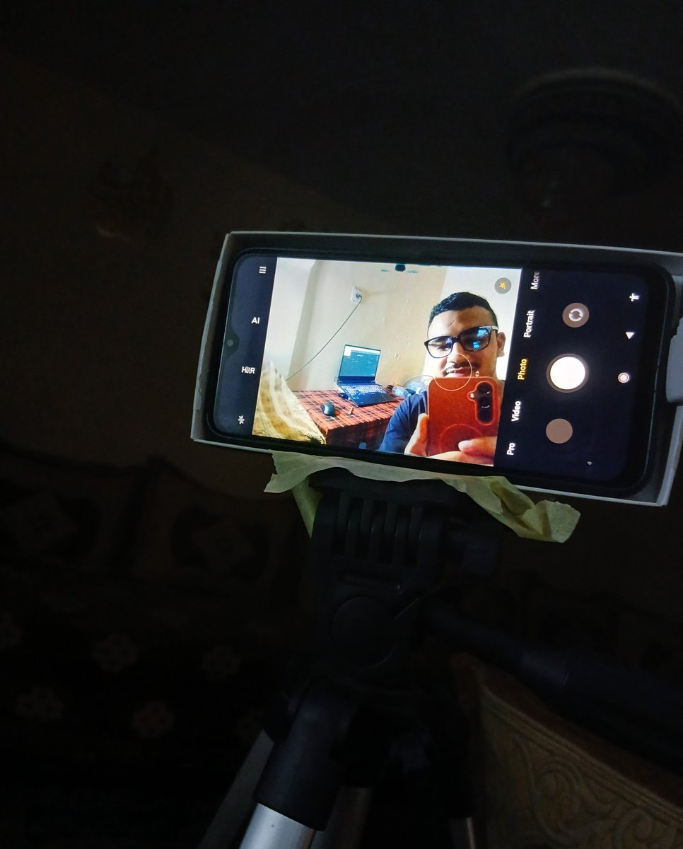 EddTheEditor's tweet photo. - Most people see the final video. They never see this setup 😶‍🌫️

- The tripod 😂😂 https://t.co/1Du6mH3omT