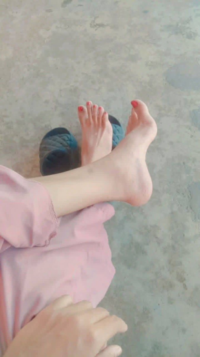 NamFonBdsm's tweet photo. 🦶🏻เหงื่อไหล่เลย
#ทาสเท้า #ทาสส้วม #ทาสล็อคควย 
#ทาสชาย #ทาสหมา #นายหญิง 
#หาทาส https://t.co/TyuSoIHrea