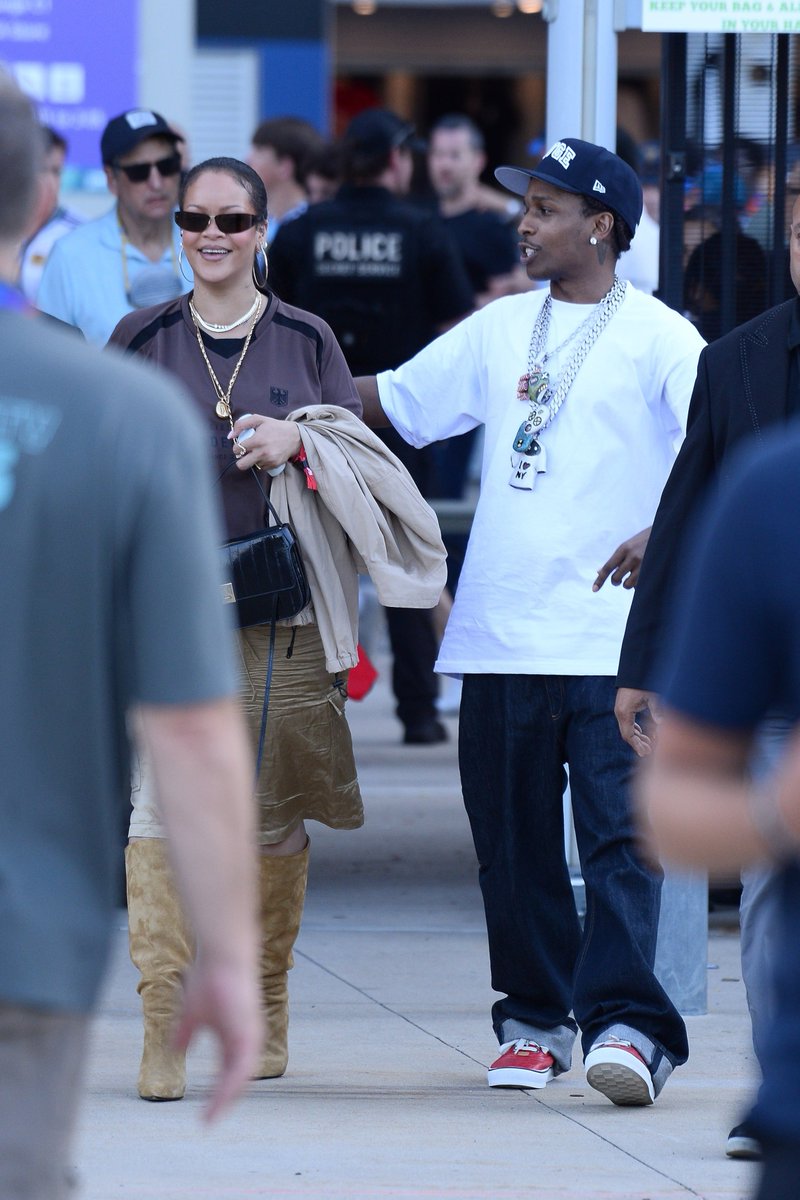 awgecentral's tweet photo. Rihanna &amp; A$AP Rocky leaving the World Cup Final at MetLife Stadium. (July 19) https://t.co/Ekx8FXo0lM