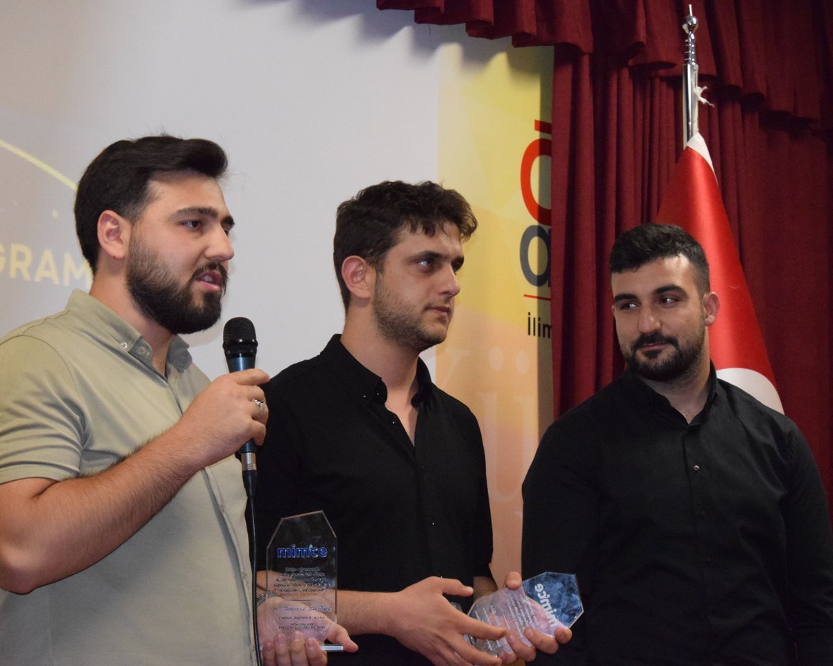 mimcemuhder's tweet photo. MİMCE Mezuniyet Programı 🎓

Kur'an-ı Kerim tilavetiyle başladık, mezunlarımıza plaketlerini takdim ettik. MÜSİAD Sektör Kurulları Kom. Bşk. Yrd. Fatih Altunbaş ile söyleşimizi gerçekleştirdik. Geceyi Ankara Temsilciliği devir teslim töreniyle tamamladık.

#Mimce #MimceMezuniyet https://t.co/hxeyd5s8sE