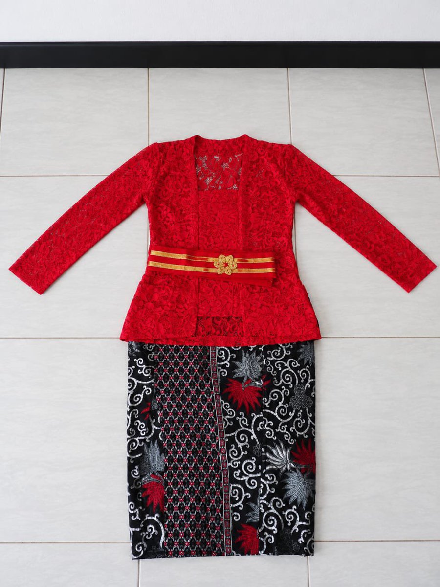 HajaTajud's tweet photo. baju adat indonesia https://t.co/8YwFpPmTVT