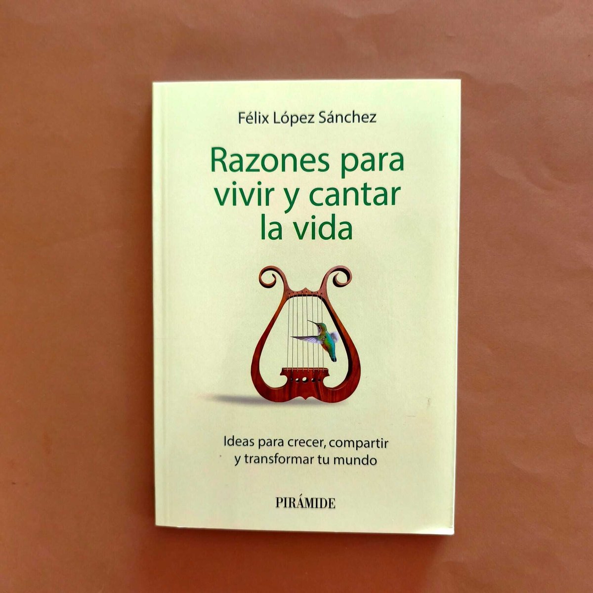 educacion3_0's tweet photo. #librodeldía. Félix López Sánchez, profesor y catedrático de Psicología Evolutiva y Sexualidad de la Universidad de Salamanca, invita a una profunda reflexión sobre la condición humana, desde su cuestionamiento personal iniciado en el seminario hasta sus encuentros con la miseria y la injusticia en América Latina e India.