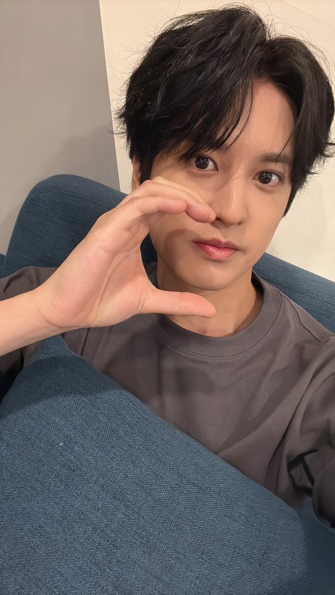 yozzanyo's tweet photo. 파란색 지인~짜 잘어울려 
정찬우 국룰포즈 3개 말아주셨다 해산 https://t.co/qeyIUCkM0E
