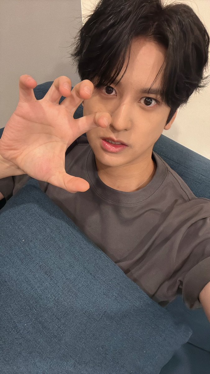 yozzanyo's tweet photo. 파란색 지인~짜 잘어울려 
정찬우 국룰포즈 3개 말아주셨다 해산 https://t.co/qeyIUCkM0E