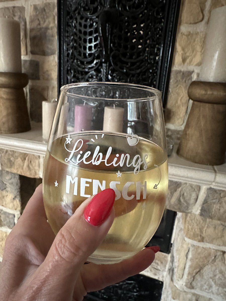 hedyundolaf's tweet photo. "Wieso ist der Wein fast leer?"
"Ich habe gekocht."
"Oh, was gibt es denn leckeres?"
"Nudelsuppe." 🍷😉🤣🤣🤣🤣🤣
#fump und Prost ihr Lieben 🫶 🍻🥂🍹🍸🥃🤣🤣🤣🤣 https://t.co/euaDSovCjU