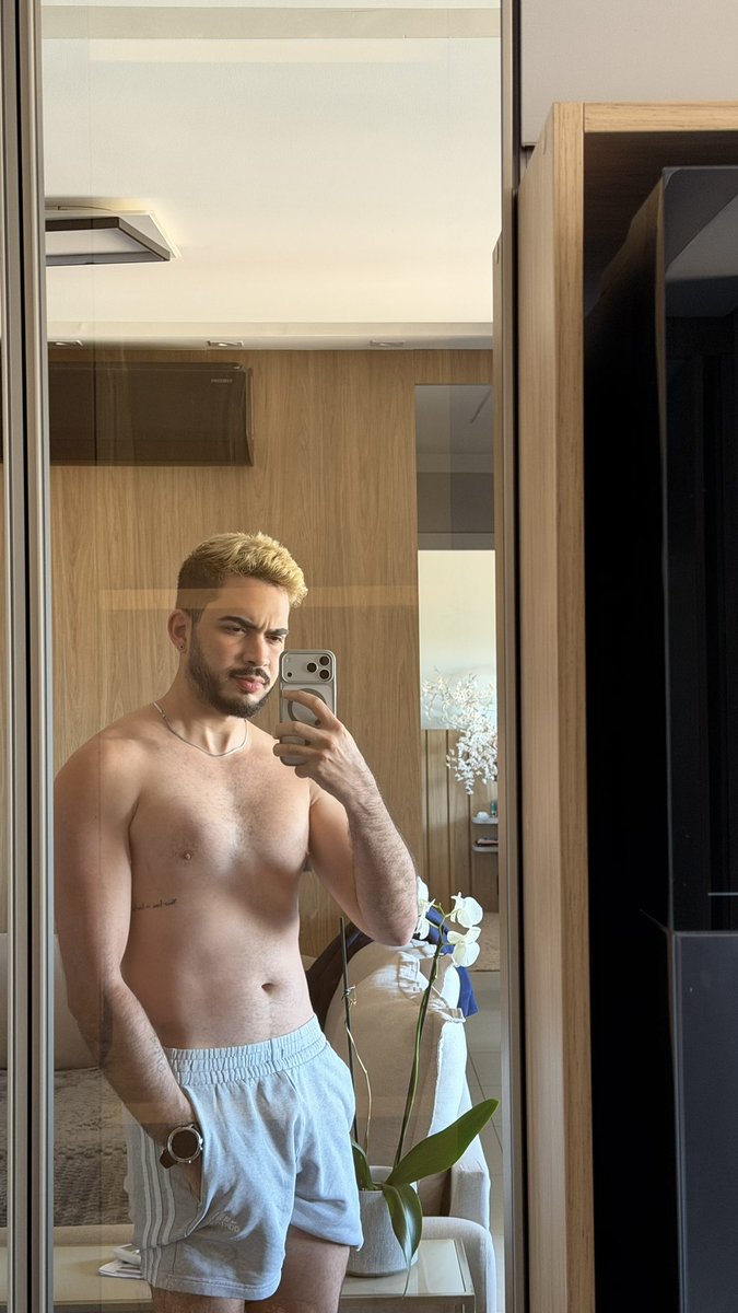 dhyegoo__'s tweet photo. muito calor por aí? 🥵🥴 https://t.co/Z7Jz0OmqbJ