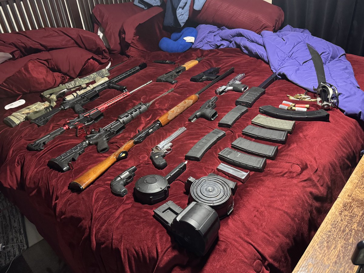 FL_Corrections's tweet photo. Following a tip, FDC’s Circuit 6 Pinellas South SOTEC officers joined forces with the @StPetePD to conduct a planned search, recovering firearms, illegal narcotics, and cash, resulting in the offender’s arrest.

The success of this operation highlights how FDC’s probation and parole officers are making an impact across Florida and keeping our communities safe.