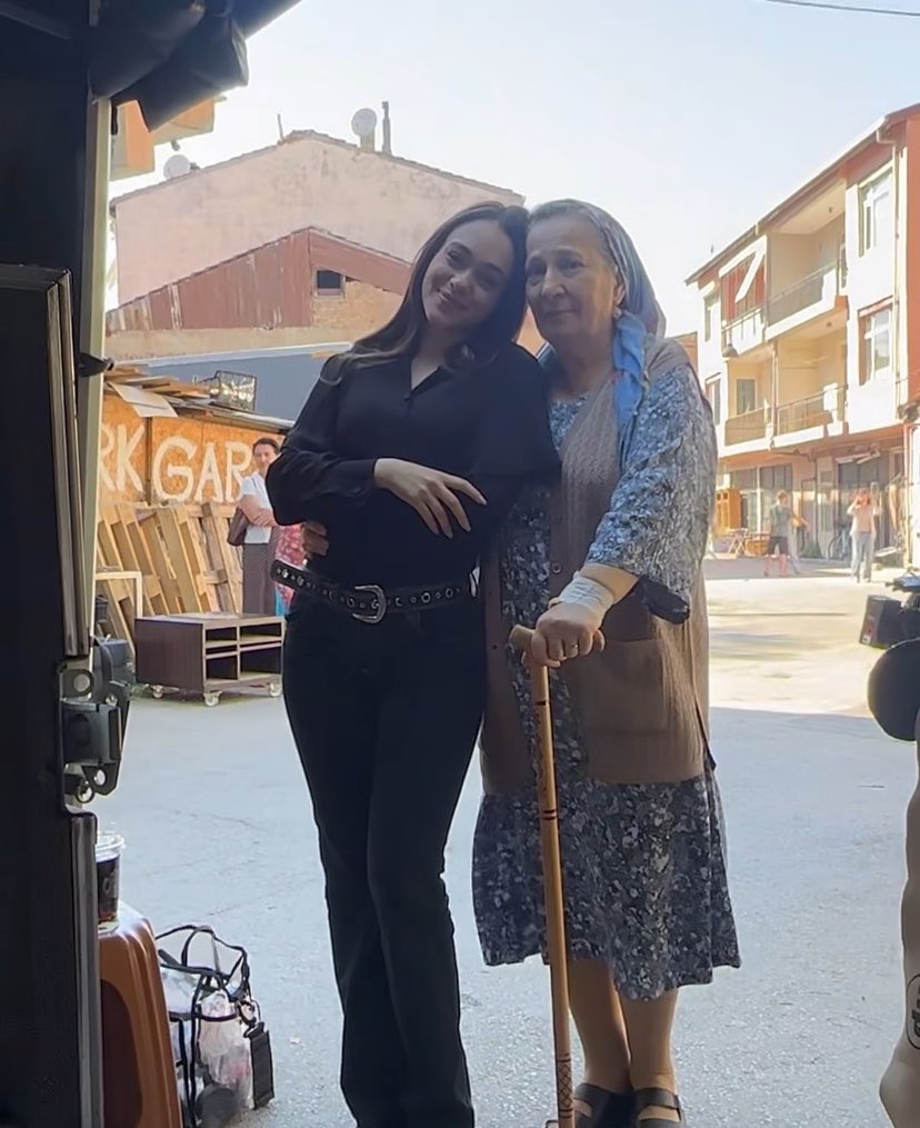 moondolll_'s tweet photo. meleğin gerçekte çok zengin olduğunu öğrenince pamuk DKMDMDKDMDMMXCÖ

#SenaMiaKalıp #MelekToprak #AltıÜstüİstanbul https://t.co/CxdnBBXpa4