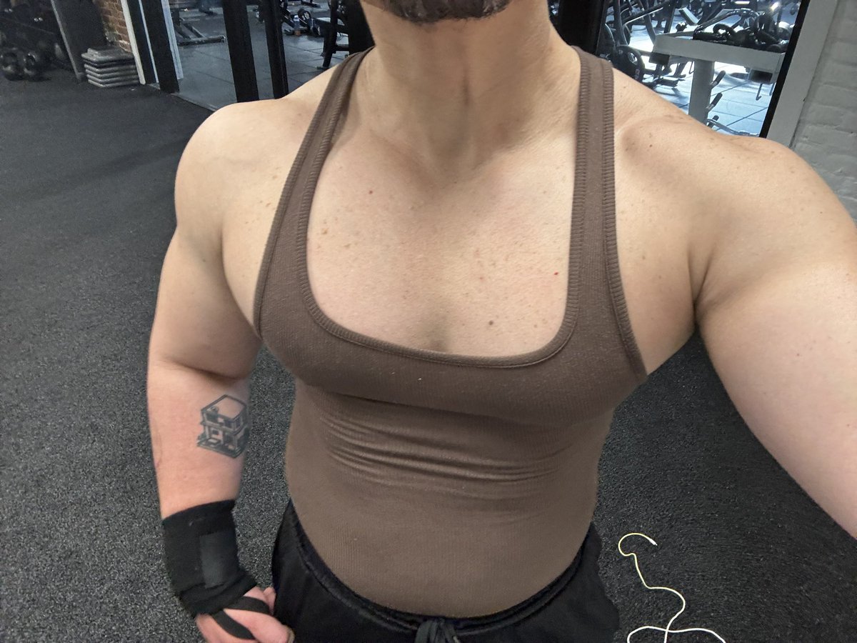 chestgoescrazy's tweet photo. #chest #gay #gym #chestpump #pecs https://t.co/XthKlQCIdl